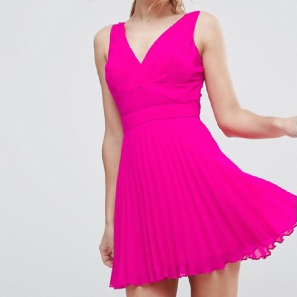 NWT ASOS Pleated V Neck Cut Out Back Mini Dress - Picture 1 of 8